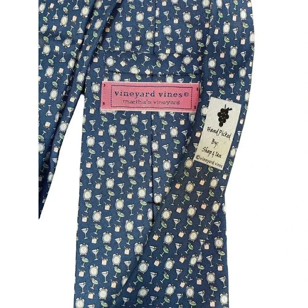 Men’s vineyard vines “happy hour” silk tie